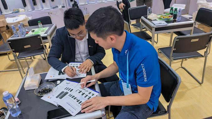 लिलीवाइज वाटरप्रूफ स्टेनलेस स्टील डिजिटल फिंगरप्रिंट डोर लॉक टीटीलॉक स्मार्ट डोर लॉक बीएलई वाईफाई स्लिम स्मार्ट लॉक 30